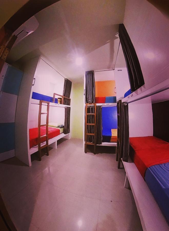 Sleepy Raccoon Hostel Джакарта Екстер'єр фото