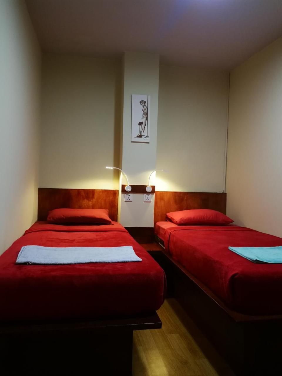 Sleepy Raccoon Hostel Джакарта Екстер'єр фото