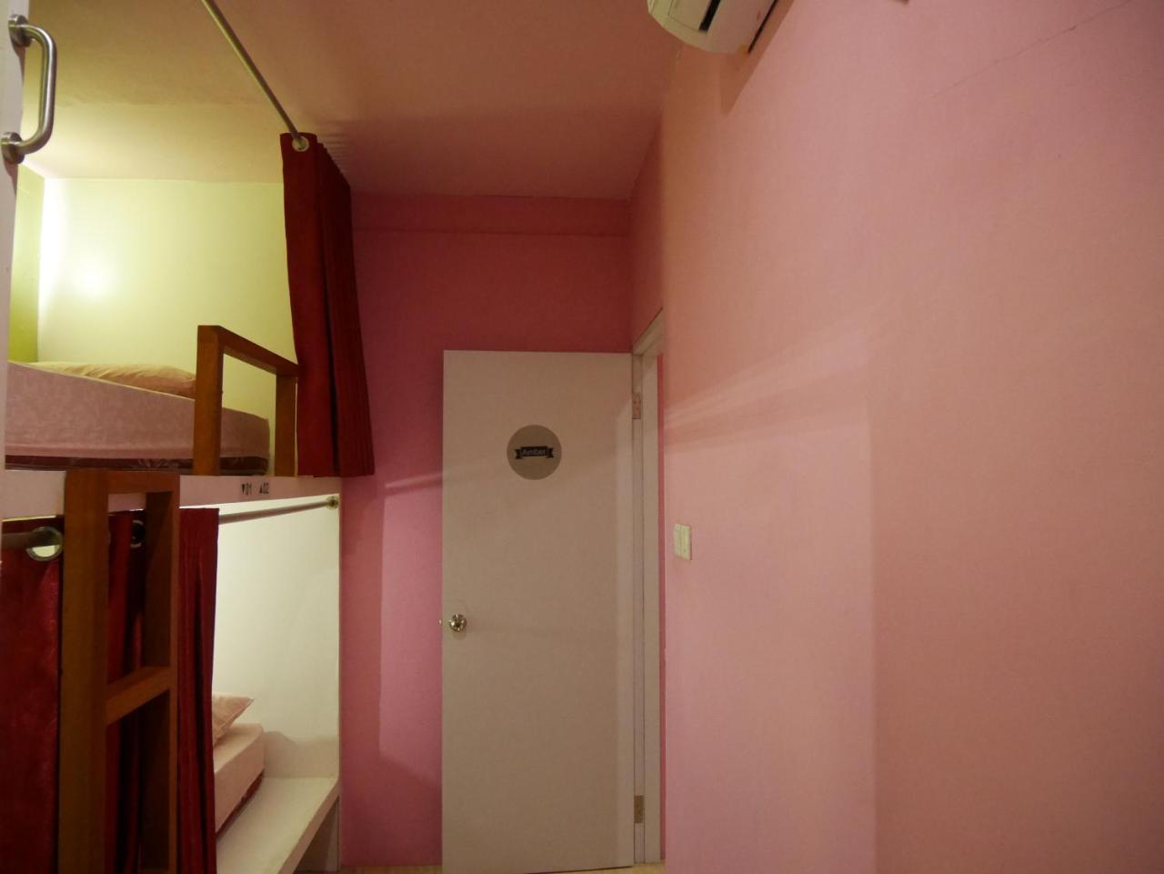 Sleepy Raccoon Hostel Джакарта Екстер'єр фото