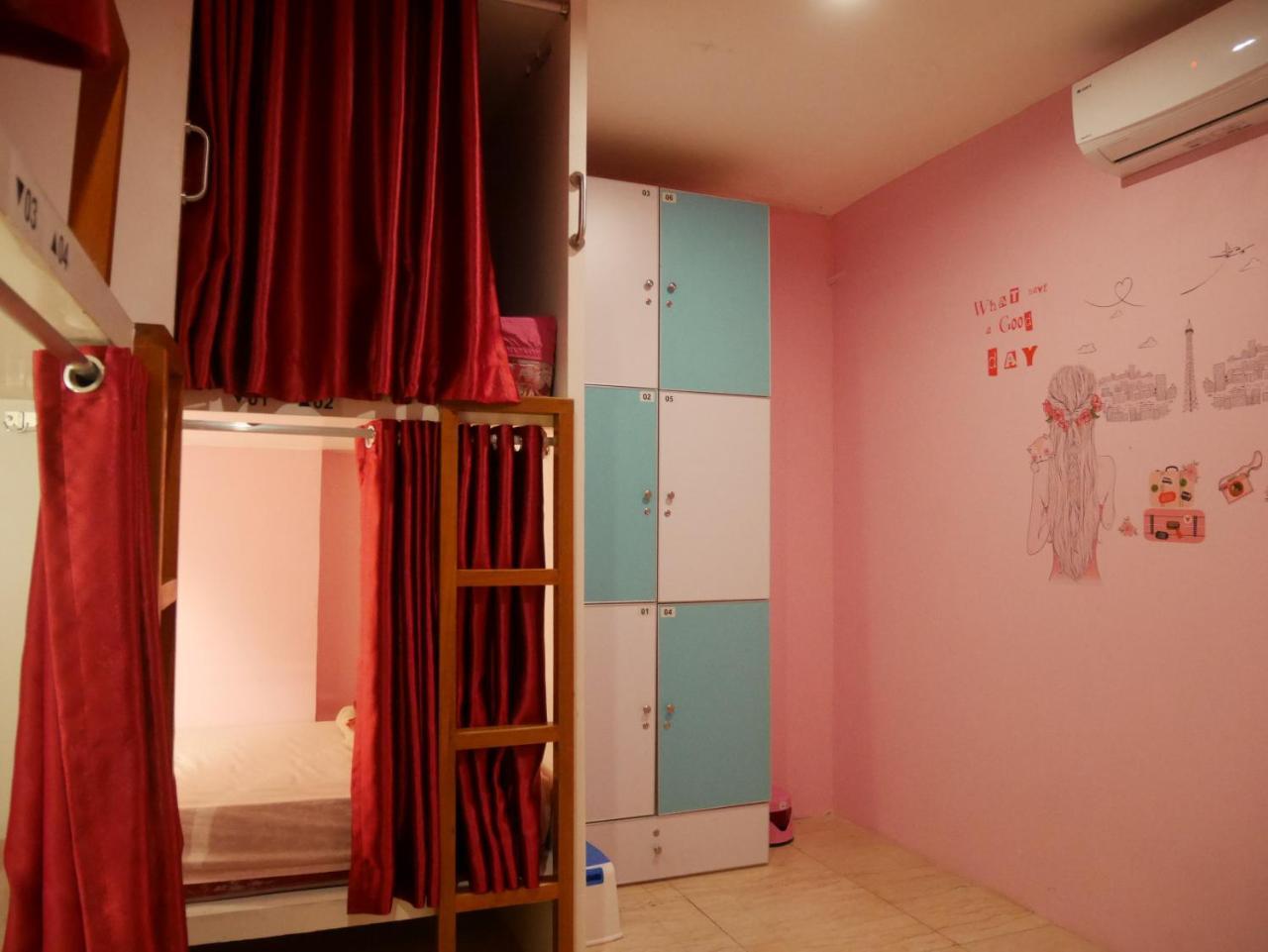 Sleepy Raccoon Hostel Джакарта Екстер'єр фото