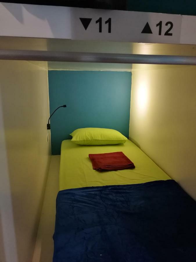 Sleepy Raccoon Hostel Джакарта Екстер'єр фото